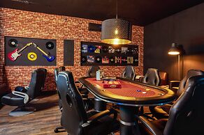 Elegant Brand New 9 Bedrooms House With Private Pool at Solara Resort 