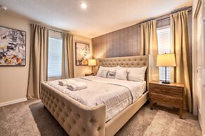 Elegant Brand New 9 Bedrooms House With Private Pool at Solara Resort 