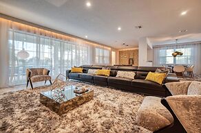 Elegant Brand New 9 Bedrooms House With Private Pool at Solara Resort 