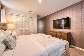 Elegant Brand New 9 Bedrooms House With Private Pool at Solara Resort 