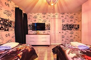 Elegant Brand New 9 Bedrooms House With Private Pool at Solara Resort 