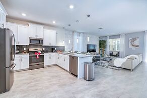 Gorgeous Brand New 7 Bedrooms House With Pool and Game Room at Champio