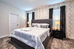 Gorgeous Brand New 7 Bedrooms House With Pool and Game Room at Champio