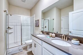 Gorgeous Brand New 7 Bedrooms House With Pool and Game Room at Champio