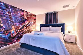 Gorgeous Brand New 7 Bedrooms House With Pool and Game Room at Champio