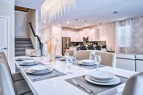 Gorgeous Brand New 7 Bedrooms House With Pool and Game Room at Champio