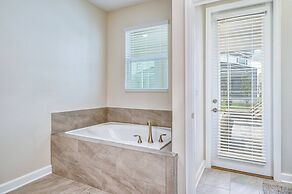 Gorgeous Brand New 7 Bedrooms House With Pool and Game Room at Champio