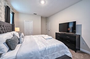 Gorgeous Brand New 7 Bedrooms House With Pool and Game Room at Champio