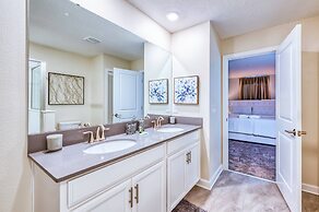 Gorgeous Brand New 7 Bedrooms House With Pool and Game Room at Champio