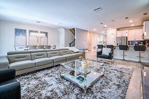 Gorgeous Brand New 7 Bedrooms House With Pool and Game Room at Champio