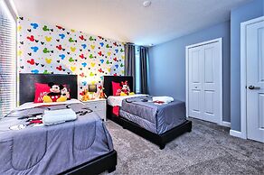 Gorgeous Brand New 7 Bedrooms House With Pool and Game Room at Champio