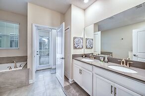 Gorgeous Brand New 7 Bedrooms House With Pool and Game Room at Champio