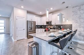 Gorgeous Brand New 7 Bedrooms House With Pool and Game Room at Champio