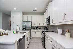 Amazing 5 Bedrooms House With Private Pool at Encore Resort (7711)