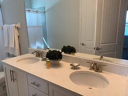 Amazing 5 Bedrooms House With Private Pool at Encore Resort (7711)