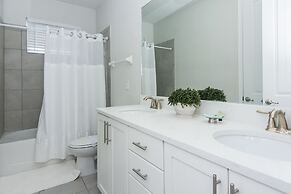 Amazing 5 Bedrooms House With Private Pool at Encore Resort (7711)