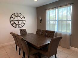 Amazing 5 Bedrooms House With Private Pool at Encore Resort (7711)