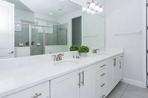 Amazing 5 Bedrooms House With Private Pool at Encore Resort (7711)