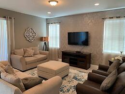 Amazing 5 Bedrooms House With Private Pool at Encore Resort (7711)