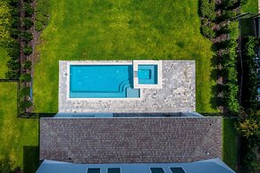 Amazing 5 Bedrooms House With Private Pool at Encore Resort (7711)