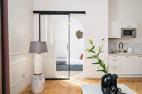 Luna Apartment - LoftAffair