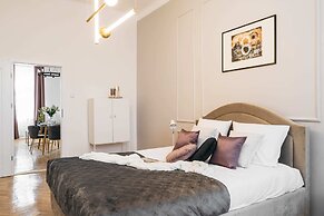 Luna Apartment - LoftAffair