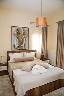 Stata Deluxe Apt Must