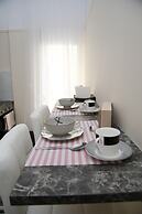 Stata Deluxe Apt Must