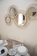 Stata Deluxe Apt Must