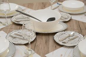 Stata Deluxe Apt Must