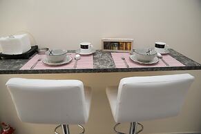 Stata Deluxe Apt Must