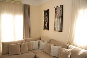 Stata Deluxe Apt Must