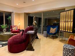 Clifton YOLO Spaces – Clifton Mansion Villa