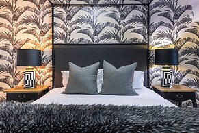 Clifton YOLO Spaces – Clifton Mansion Villa