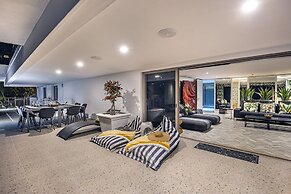 Clifton YOLO Spaces – Clifton Mansion Villa