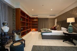 Clifton YOLO Spaces – Clifton Mansion Villa