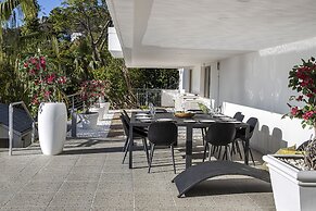 Clifton YOLO Spaces – Clifton Mansion Villa