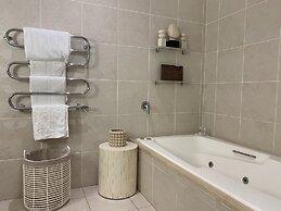 Clifton YOLO Spaces – Clifton Mansion Villa