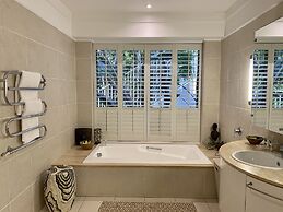 Clifton YOLO Spaces – Clifton Mansion Villa