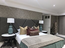 Clifton YOLO Spaces – Clifton Mansion Villa