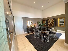 Clifton YOLO Spaces – Clifton Mansion Villa