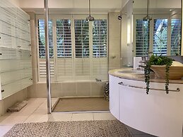 Clifton YOLO Spaces – Clifton Mansion Villa