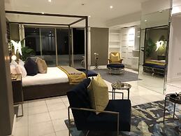 Clifton YOLO Spaces – Clifton Mansion Villa