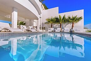 Clifton YOLO Spaces – Clifton Mansion Villa