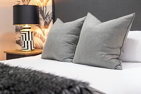 Clifton YOLO Spaces – Clifton Mansion Villa