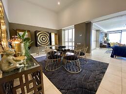 Clifton YOLO Spaces – Clifton Mansion Villa