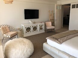 Clifton YOLO Spaces – Clifton Mansion Villa