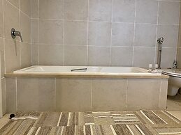 Clifton YOLO Spaces – Clifton Mansion Villa