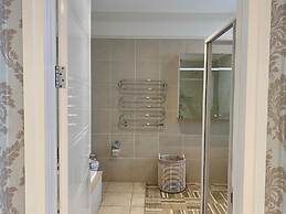 Clifton YOLO Spaces – Clifton Mansion Villa