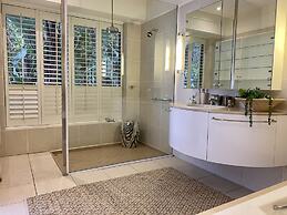 Clifton YOLO Spaces – Clifton Mansion Villa